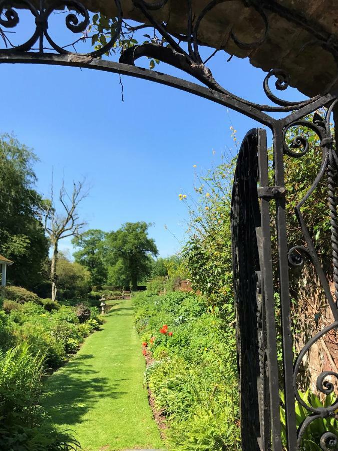 Carnell Country Estate & Holiday Cottages In Ayrshire Hurlford Екстериор снимка